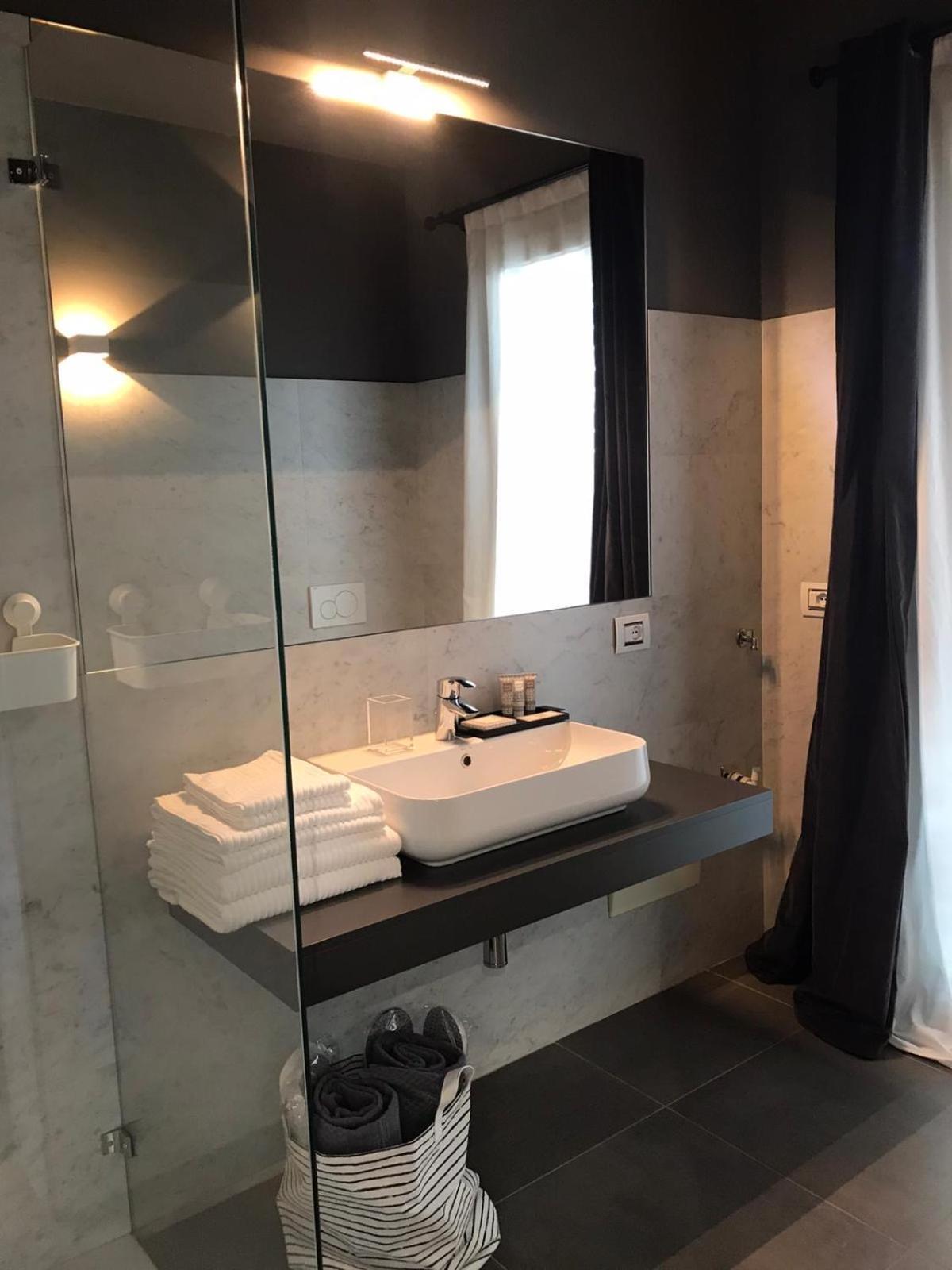 Extra Urbano - Di Garda - Adults Only